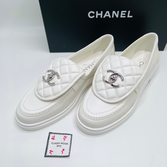 ❌❌ SOLD Chanel NIB Loafers White Leather Quilted Silver Turnlock CC Logo - Picture 3 of 12